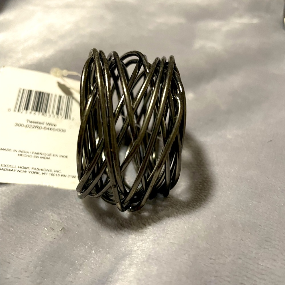 Second batch of dark chrome napkin rings- never used - Picture 5 of 5